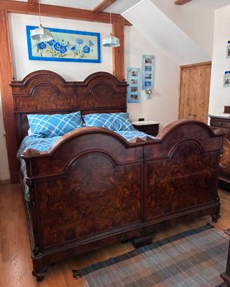Letto antico in legno
