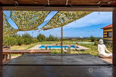 VILLA SINGOLA con 1 ettaro di GIARDINO e PISCINA