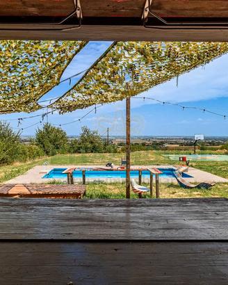 VILLA SINGOLA con 1 ettaro di GIARDINO e PISCINA