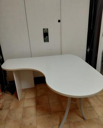 Tavolo ufficio ad angolo