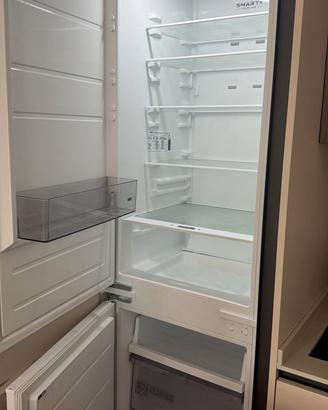 Frigorifero Midea  da incasso no frost h. 195 cm 