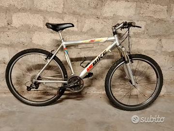 Mountain bike in alluminio ruote da 26 pollici 