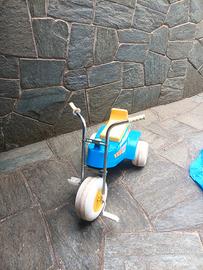triciclo per bambini a pedali 