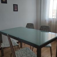 Tavolo da cucina e sedie
