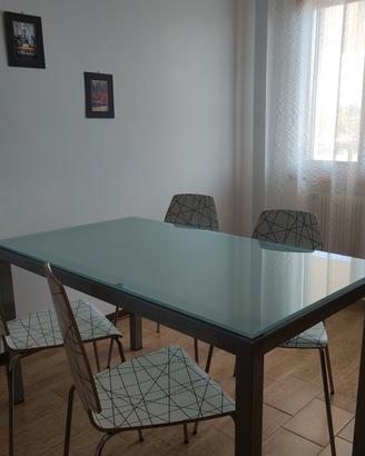 Tavolo da cucina e sedie