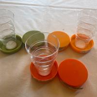 Bichieri vintage in plastica chiudibili