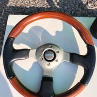 Volante Momo per auto 