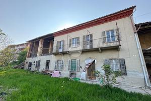 CASA SEMINDIPENDENTE A MONTEMAGNO