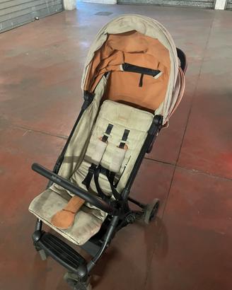 Passeggino Inglesina Quid (una staffa da riparare)