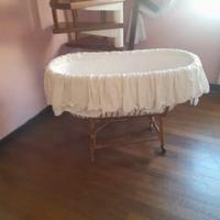 Culla in vimini con ruote anni '70