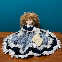 Bambola in porcellana Capodimonte Creazioni Emmegi