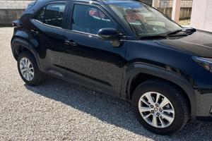 Automobile yaris cross