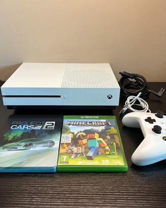 Xbox One S 500GB con controller e 2 giochi