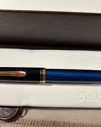 Penna Pelikan Souverän R400 clip/finit. plac. oro.