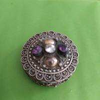 Piccola scatola indiana, in argentone con pietre