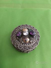 Piccola scatola indiana, in argentone con pietre