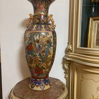 Grande vaso orientale decorato con fenici