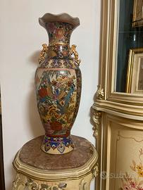Grande vaso orientale decorato con fenici