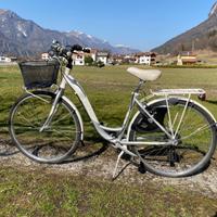 Bici donna marca Aurora cambio Shimano