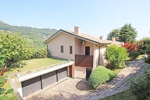 Villa di 438 m² con più di 5 locali e box auto dop