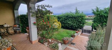 VILLA A SCHIERA D'ANGOLO A CANNARA