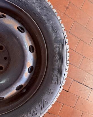 Gomme Invernali Pirelli 165/70 R14 81Q