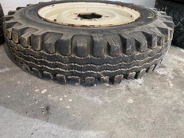 Gomma di scorta Defender originale dell’epoca