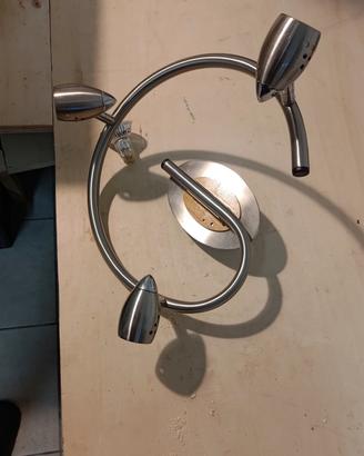 lampadario a tre faretti