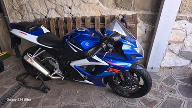 Suzuki GSX R 750