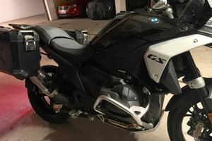 BMW R 1300 GS  TripleBlack