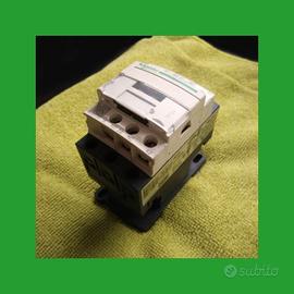 Contattore 4kW, 9A, 3 Contatti di Potenza + 2 Aux