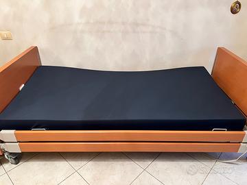 Letto ospedaliero elettrico in legno con ruote