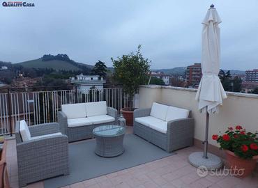 Appartamento con terrazzo a Castelferretti