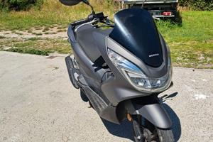 Honda pcx 125cc (2018) usato come nuovo