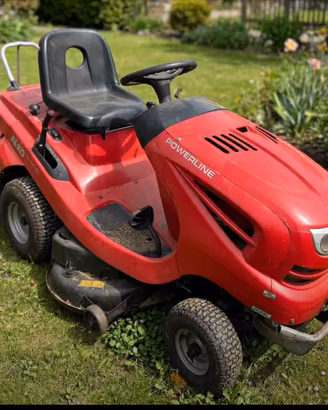 Trattore tagliaerba per giardino