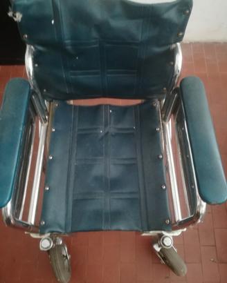 Carrozzina per anziani/disabili pieghevole manuale