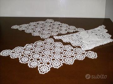 Set 3 centri d'arredo all'uncinetto. Nuovi