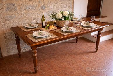 Tavolo in legno di faggio laccato