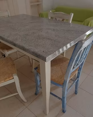 tavolo legno e formica  e 4 sedie 