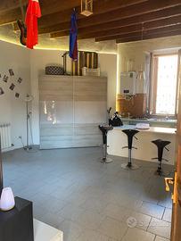 Ampio e grazioso monolocale arredato. No spese