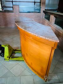 Bancone curvo da bar o reception  in marmo