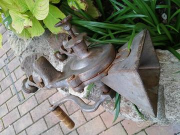 Vecchia macina cereali epoca anni 40/50