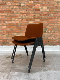 Sedie serie K di Lucci e Orlandini, per VELCA