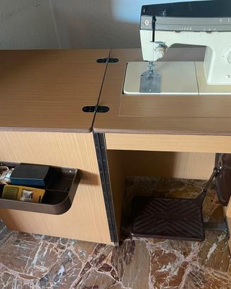 Macchia da cucire Singer con mobile