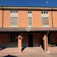 CASA SEMINDIPENDENTE A MEZZANINO
