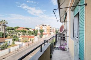 Marina di Carrara vista mare libera da 23 agosto