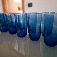 12 bicchieri in vetro pulegoloso blu più  brocca