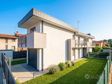 VILLA A SCHIERA A SEVESO