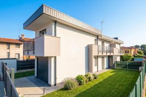 VILLA A SCHIERA A SEVESO