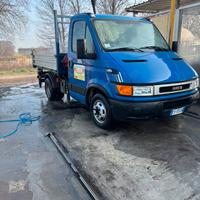 Iveco Daily con gru Ferrari 3 sfili + 1 manuale